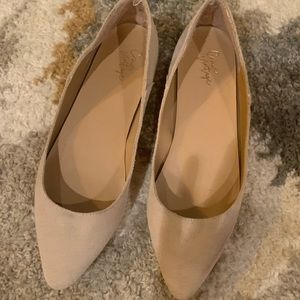 Crown vintage size 9.5 beige flats